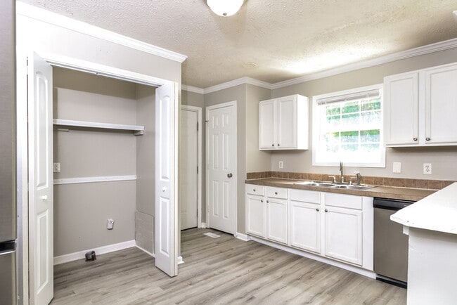 Building Photo - 4044 Conners St