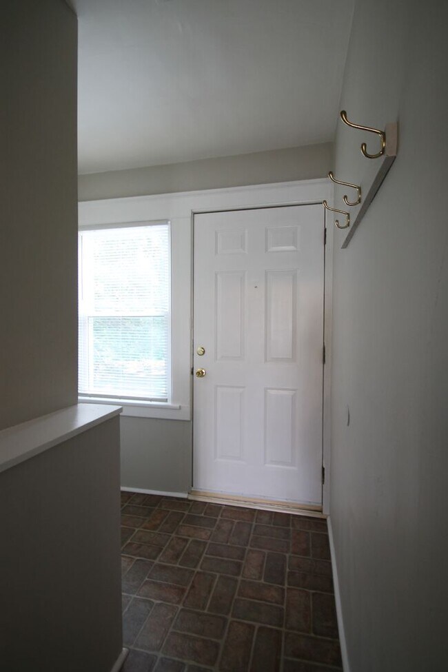 Foto del edificio - Exclusively Offered by Muse Realty LLC