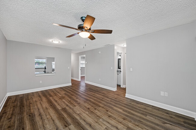 Building Photo - Armature Lake Apartments