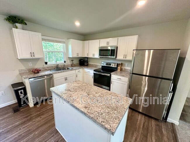 Building Photo - 605 Lakeview Cove