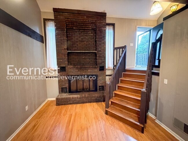 Building Photo - 716 Brookview Dr