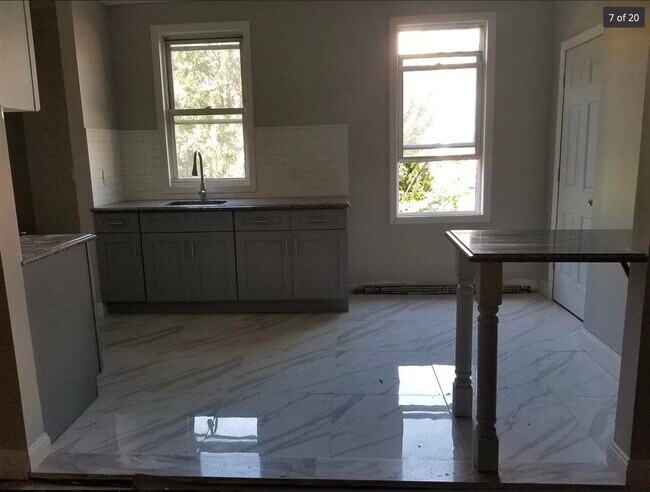 Building Photo - 37 W 47th St