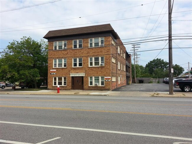Building Photo - 13386 Madison Ave