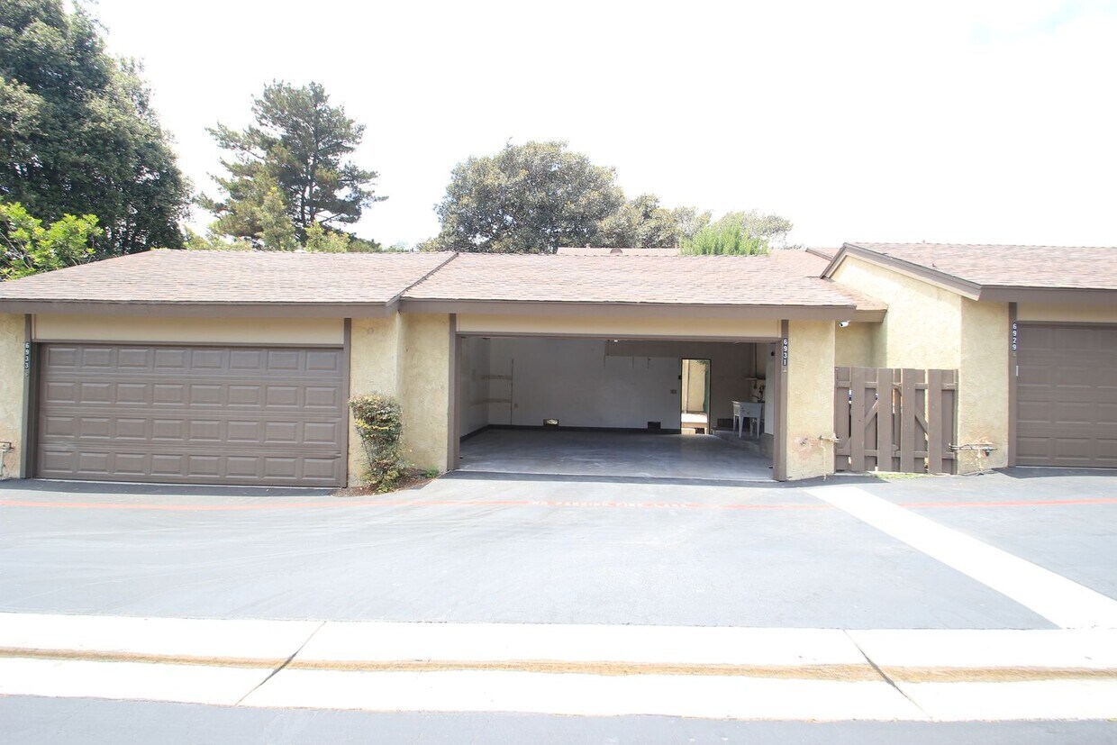 Primary Photo - MOVE IN READY!! Charming 3-Bedroom Townhom...