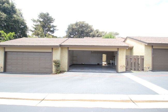Building Photo - Coming Soon – Charming 3-Bedroom Townhome ...