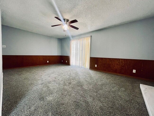 Foto del edificio - Thesta Treasure: Your Fresno Dream Home Aw...