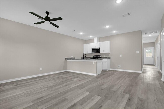 Foto del edificio - 24735 Waterford St