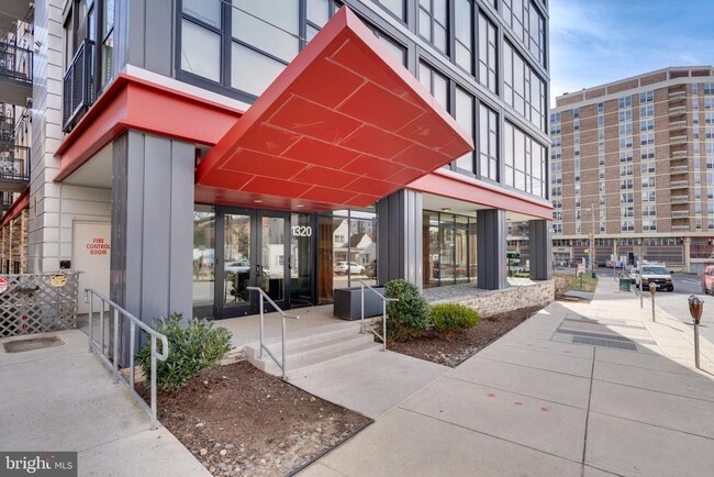 Building Photo - 1320 Fenwick Ln