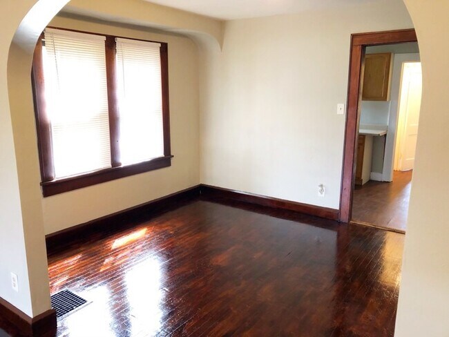 Foto del edificio - 1502 N GLADSTONE AVENUE