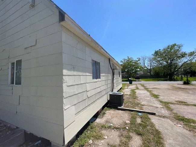 Foto del edificio - 2217 W Rev Dr Ransom Howard St