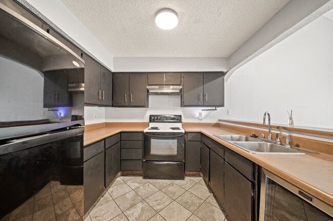 Building Photo - 7119 Brendam Ln