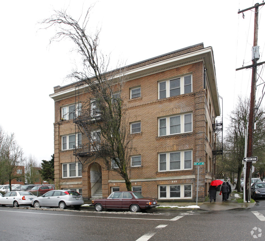 Primary Photo - Cheltanham Apartments
