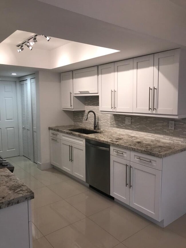 Kitchen - 11543 SW 109th Rd