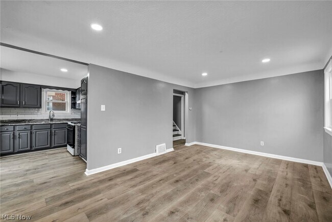 Foto del edificio - 3202 Parklane Dr