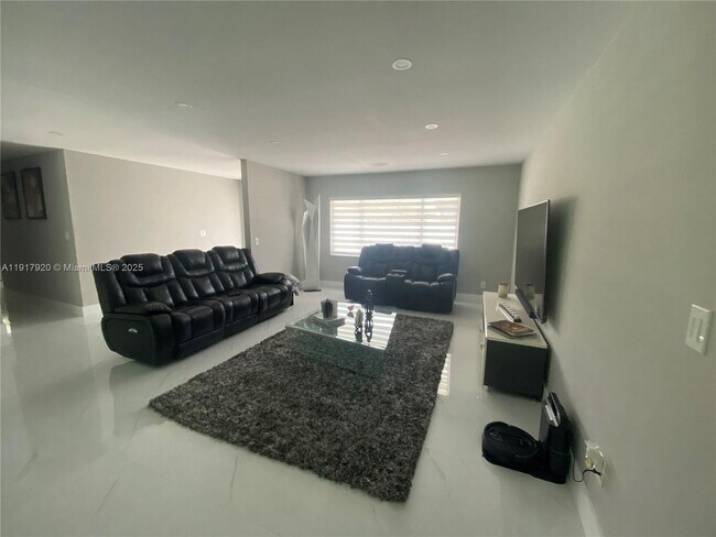 Foto del edificio - 7010 SW 144th Pl