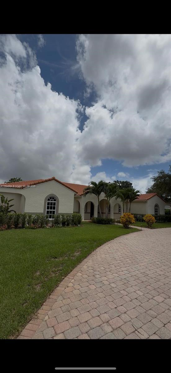Building Photo - 6739 Skyline Dr