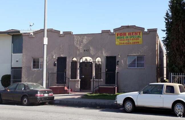 Foto del edificio - 842 Alamitos Ave