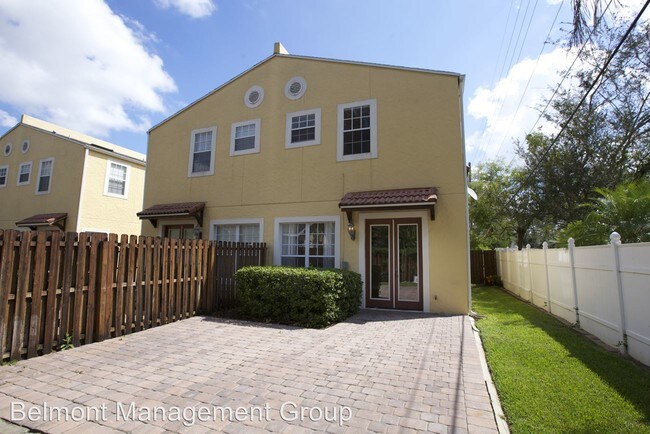 Building Photo - 2118 University Dr
