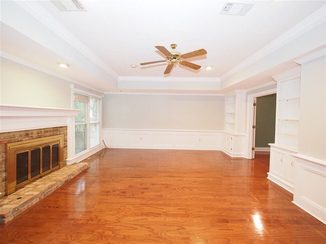Building Photo - 2 Dogwood Hill Dr