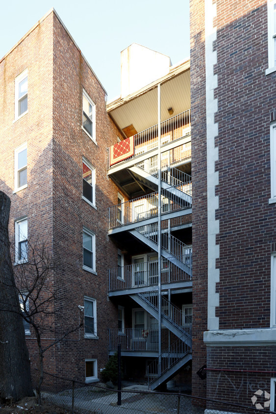 Building Photo - Salem Street Apartments