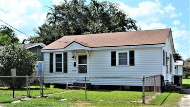 Building Photo - 1710 Iberia St