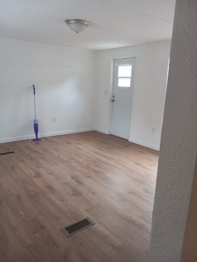 Foto del edificio - 6811 Rochelle Ave., Unit 2