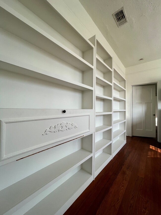 Foto del edificio - 5821 Catina St