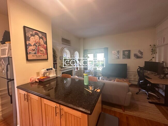 Foto del edificio - 195 Commonwealth Ave