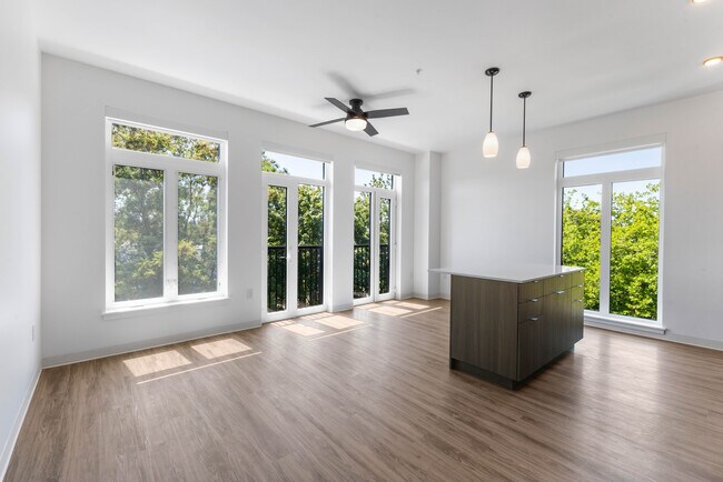 629 C5 Isla de cocina de un dormitorio y vista - The Hub at 629