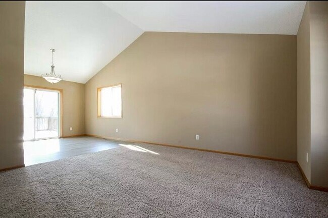 Building Photo - Beautiful 3 bedroom Single Family home in ...