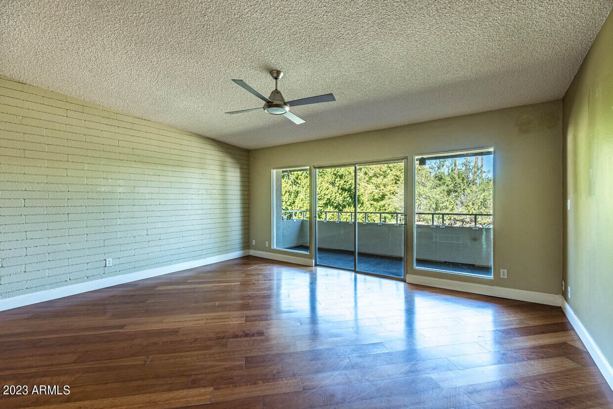 Primary Photo - 6108 N 12th Pl