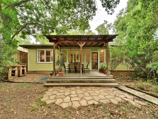 Building Photo - 2007 Bluebonnet Ln