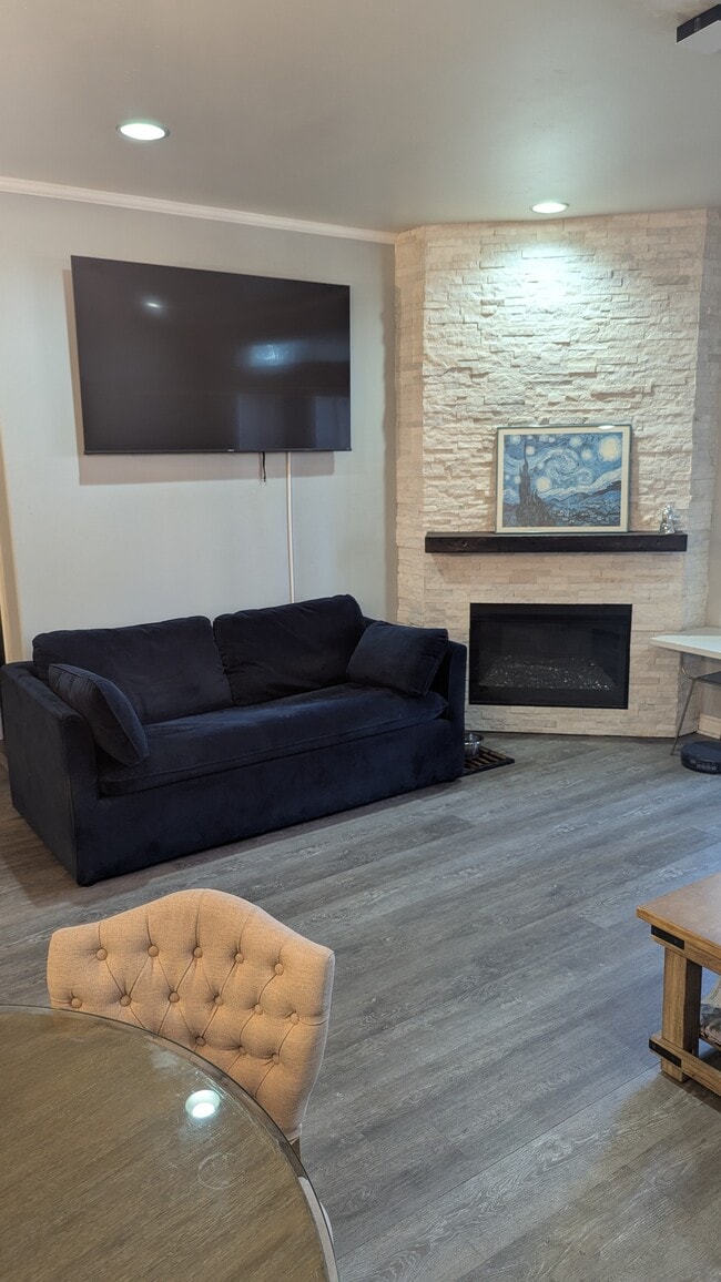 Salón con sofá cama - 3990 Centre St