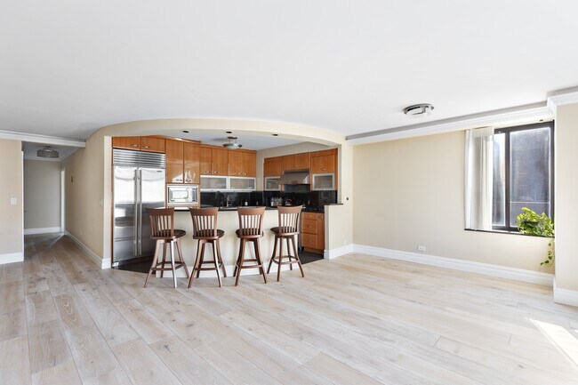 Building Photo - Bright and Open Luxury 2 Bedroom