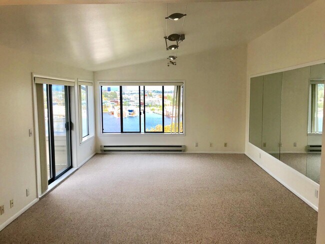 Foto del edificio - 2546 Dexter Ave N