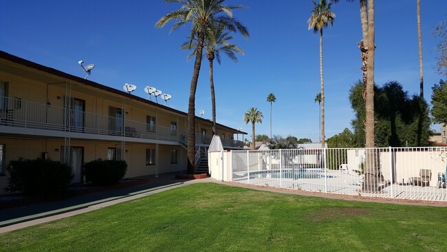 Building Photo - 1123 E Sierra Vista Dr
