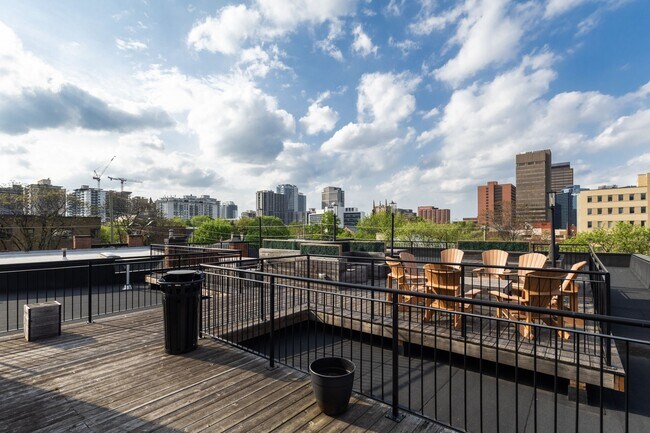 Photo du bâtiment - Trendy 1 Bedroom in Durand With Insuite Laundry