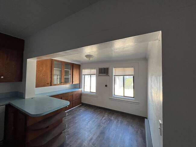 Building Photo - Charming 3BR/2BA House with Central Locati...