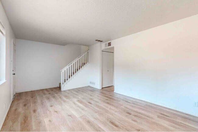 Foto del edificio - 621 Grecian Ln NW