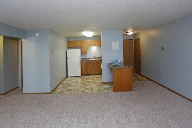 Madera de brezo - Collective Apartments in North Fargo