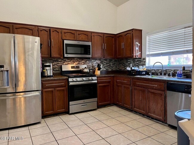 Building Photo - 12720 Tierra Mina Dr