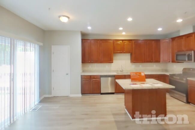 Building Photo - 202 Golden Eagle Way