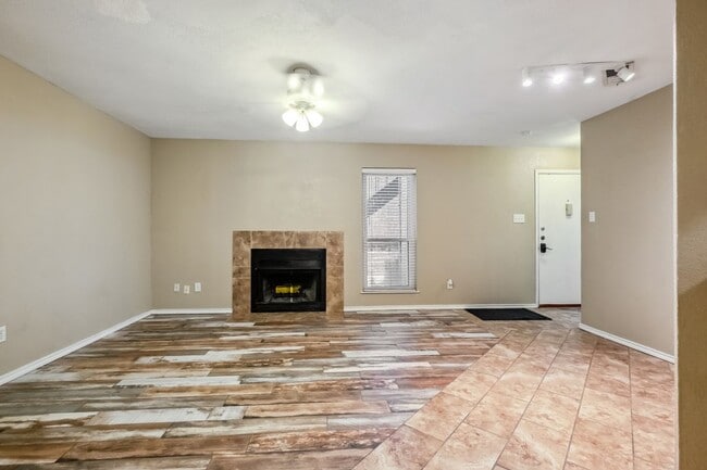 Building Photo - 1608 Pecan Chase Cir