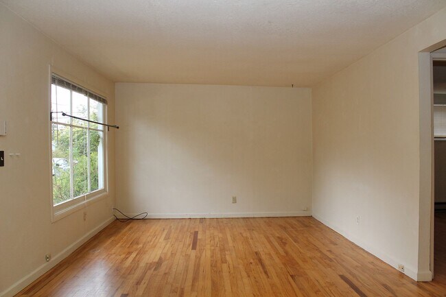 Foto del edificio - 10605 SE Bush St