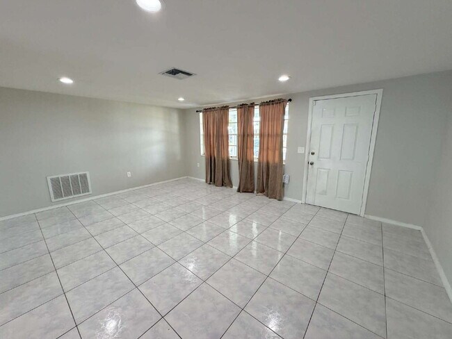 Foto del edificio - 5706 Chipper Dr