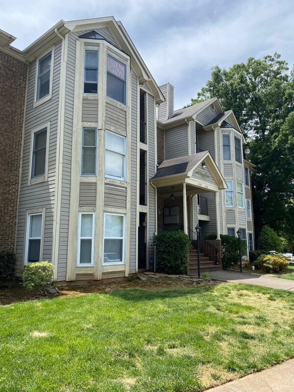 Primary Photo - 6234 Rosecroft Dr