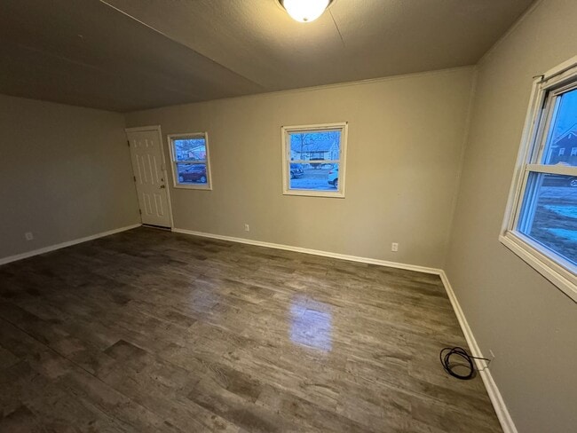 Building Photo - Modern 3Bedroom 1 Bath One-Level Home