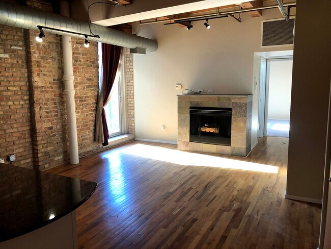 Building Photo - 420 S Clinton St