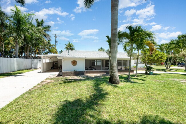 Building Photo - 705 3rd Ave