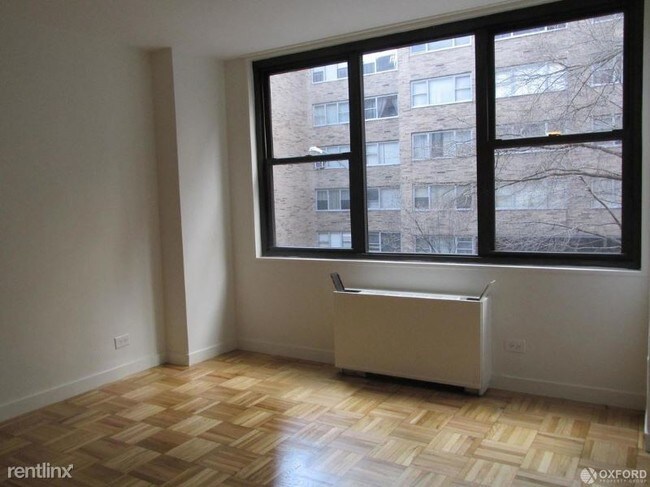Building Photo - 1 br, 1 bath Apartment - E 49th St 5T Unit 5T